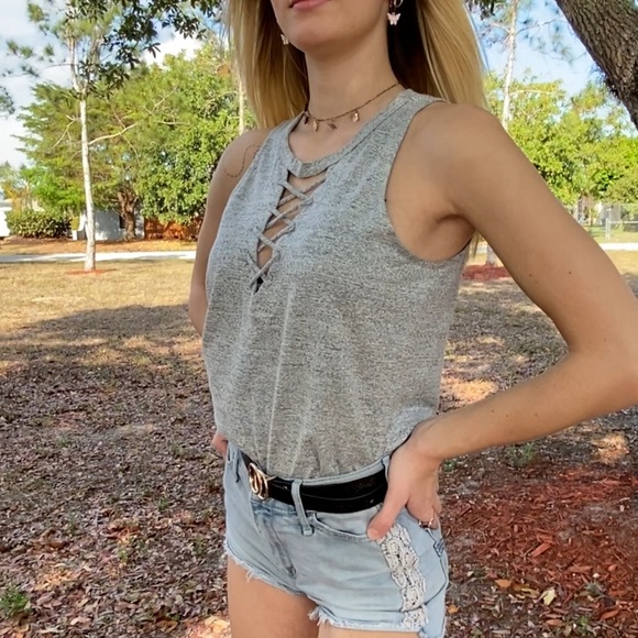 🦋 Stitch Fix Low Cut Gray Criss Cross Blouse Top - Picture 5 of 8